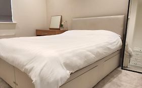 City Centre 2 Bedrooms 2 Ensuite Flat Free Parking